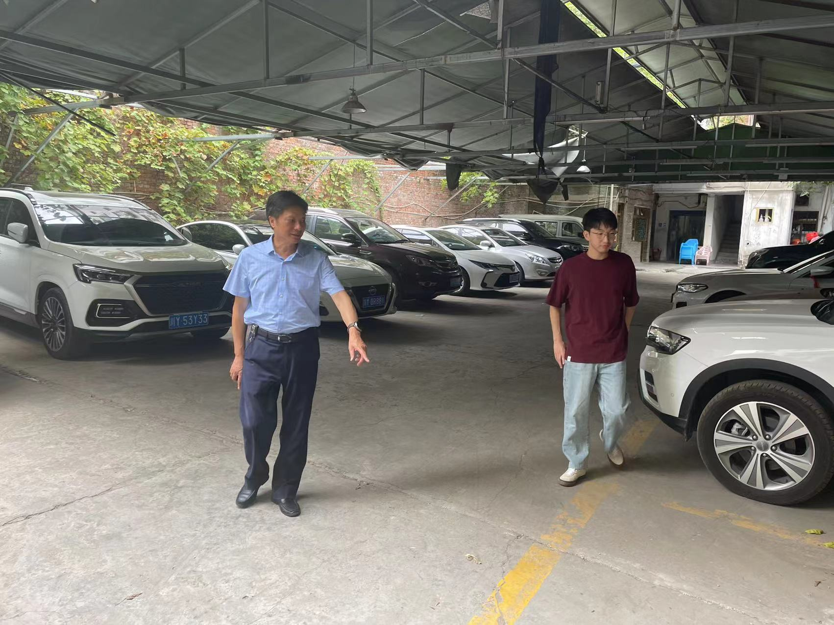 集團(tuán)黨委書記、董事長許大政深入 “包?！鄙鐓^(qū)開展創(chuàng)文督導(dǎo)工作