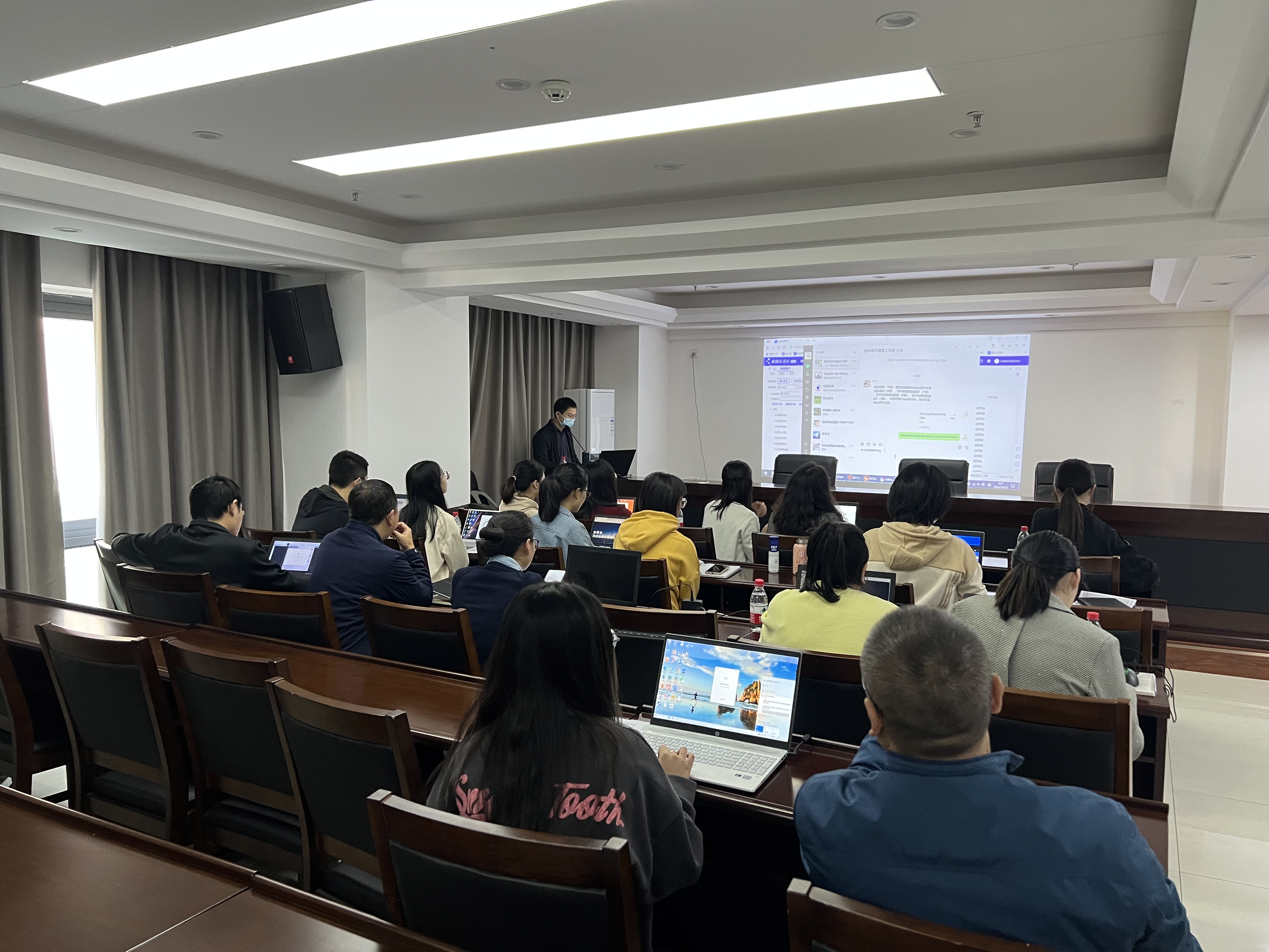 巴中發(fā)展控股集團(tuán)召開財(cái)務(wù)軟件使用培訓(xùn)會(huì)