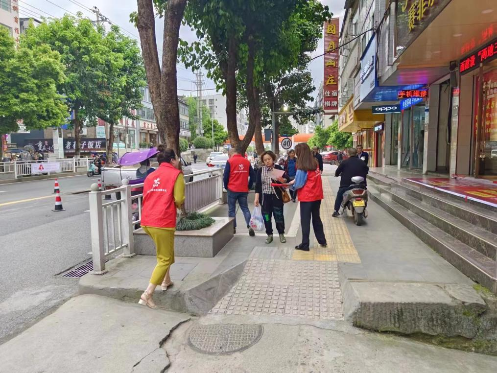 巴中市秦巴農(nóng)業(yè)融資擔(dān)保股份有限公司開展“創(chuàng)建文明城市，傳遞文明理念”主題創(chuàng)文宣傳活動