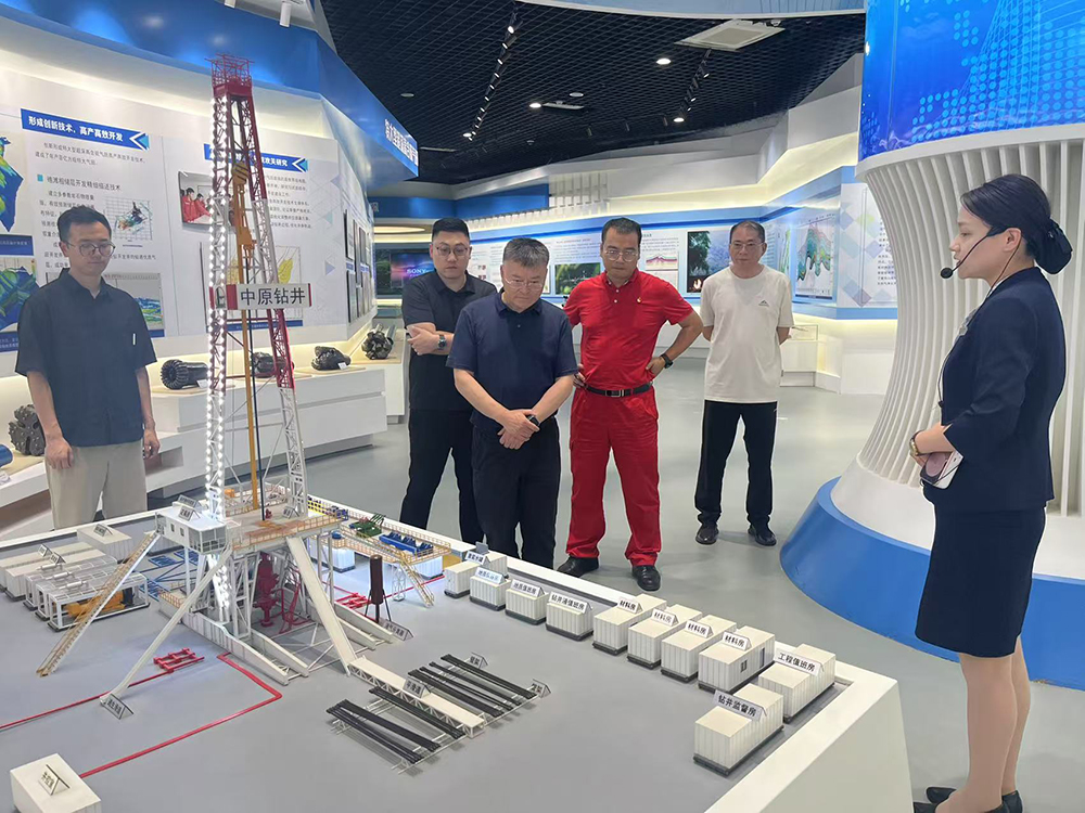 集團(tuán)黨委副書記、總經(jīng)理沈鵬帶隊(duì)到普光氣田考察交流